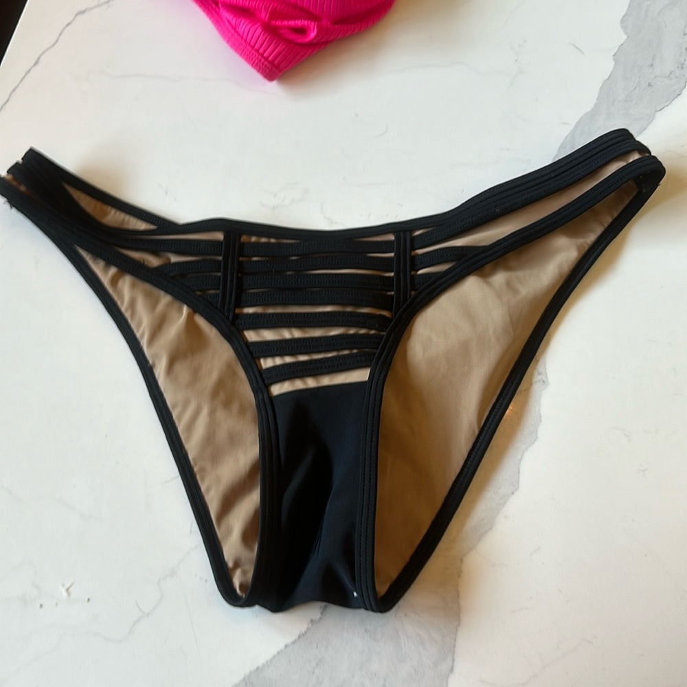 Bottoms missing size tag I would assume they are size large